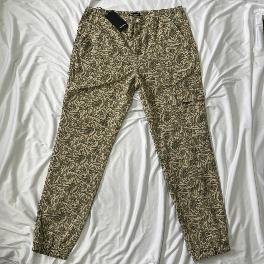 True Religion Abstract Camo SN Cargo Pants Mens 31 LARGE NWT $159
